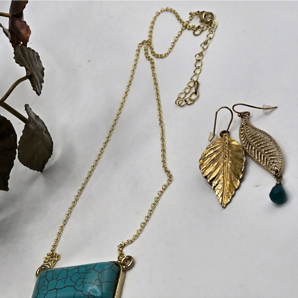 "5/$25" Goldtone Faux Turquoise Necklace & Mismatched Feather Dange Earrings - Picture 3 of 11